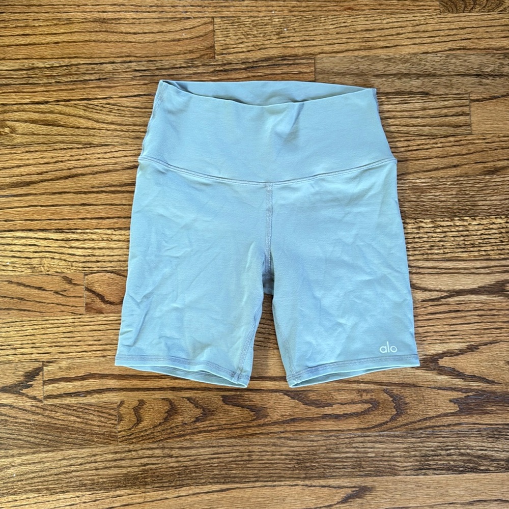 Alo biker short
Grey